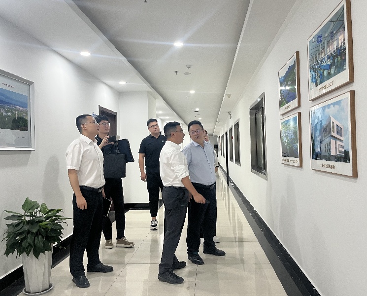 抖圈人生就是博公司赴汉滨区拜会汉滨发投集团董事长杨力，，，，，，，进行工作座谈